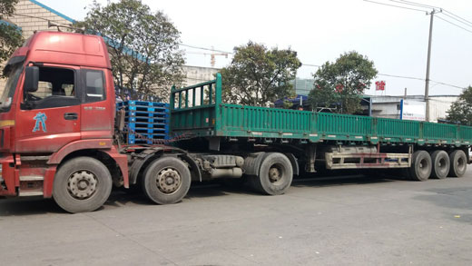 偉博物流貨運卡車